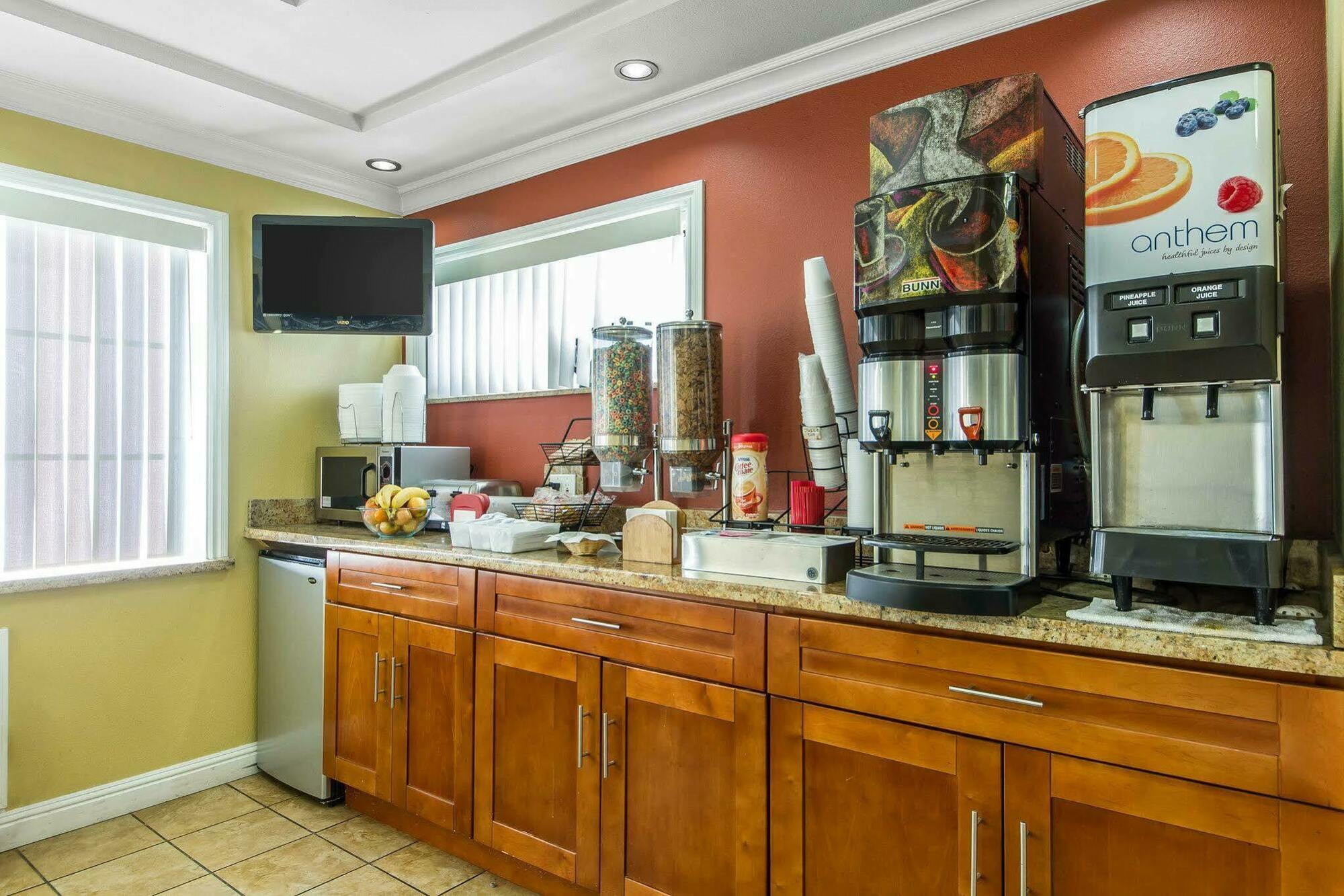 Rodeway Inn & Suites Near The Coliseum & Arena Oakland Bagian luar foto